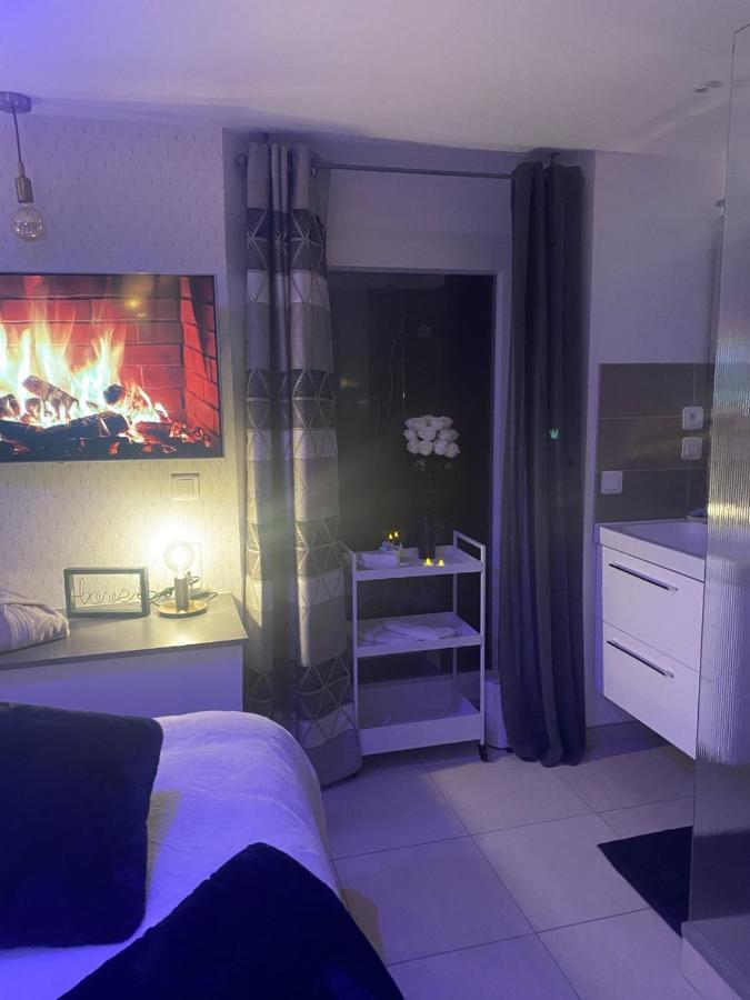 La suite de charme du Mas de la Fontaine de Jonquier avec SPA privatif Séguret Extérieur photo