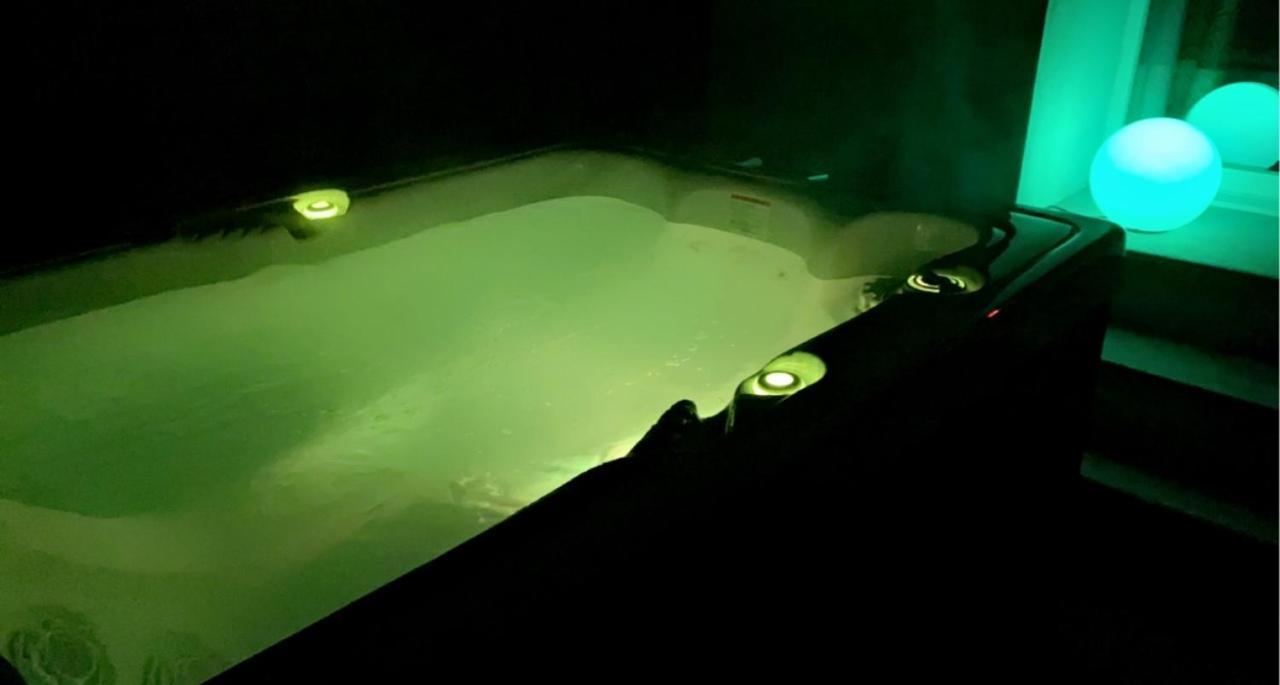 La suite de charme du Mas de la Fontaine de Jonquier avec SPA privatif Séguret Extérieur photo