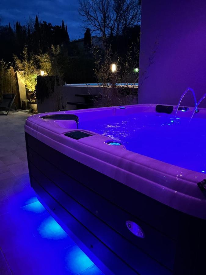 La suite de charme du Mas de la Fontaine de Jonquier avec SPA privatif Séguret Extérieur photo