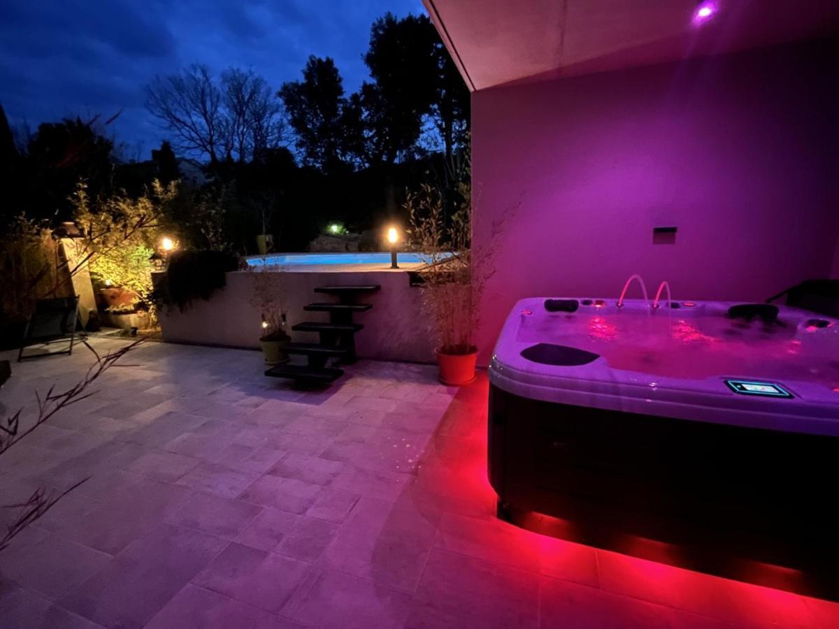 La suite de charme du Mas de la Fontaine de Jonquier avec SPA privatif Séguret Extérieur photo