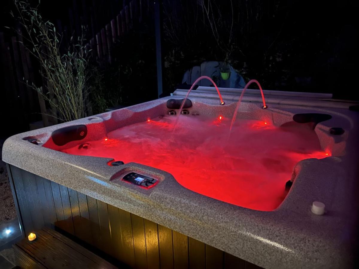 La suite de charme du Mas de la Fontaine de Jonquier avec SPA privatif Séguret Extérieur photo