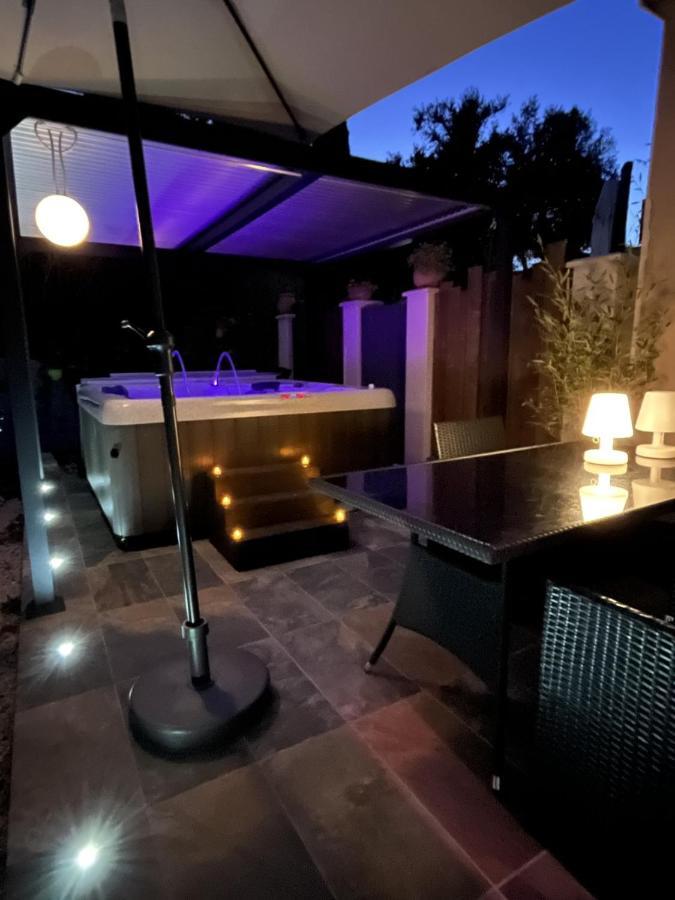 La suite de charme du Mas de la Fontaine de Jonquier avec SPA privatif Séguret Extérieur photo